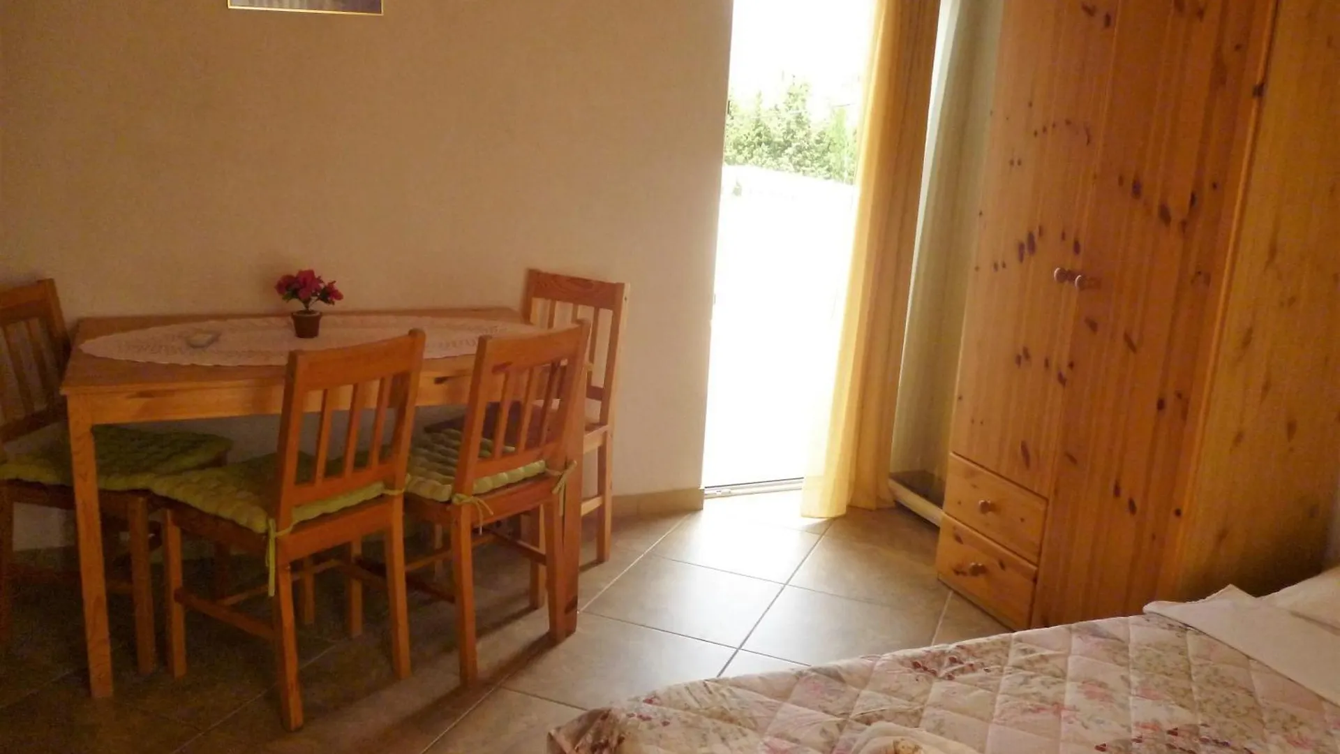 Studio Apartments Matos Seline Croatia