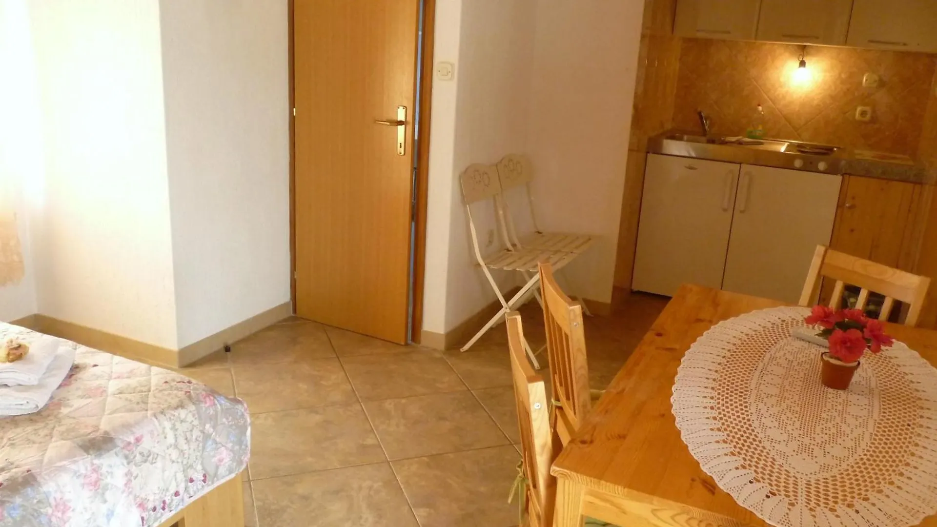 Studio Apartments Matos Seline 0*,