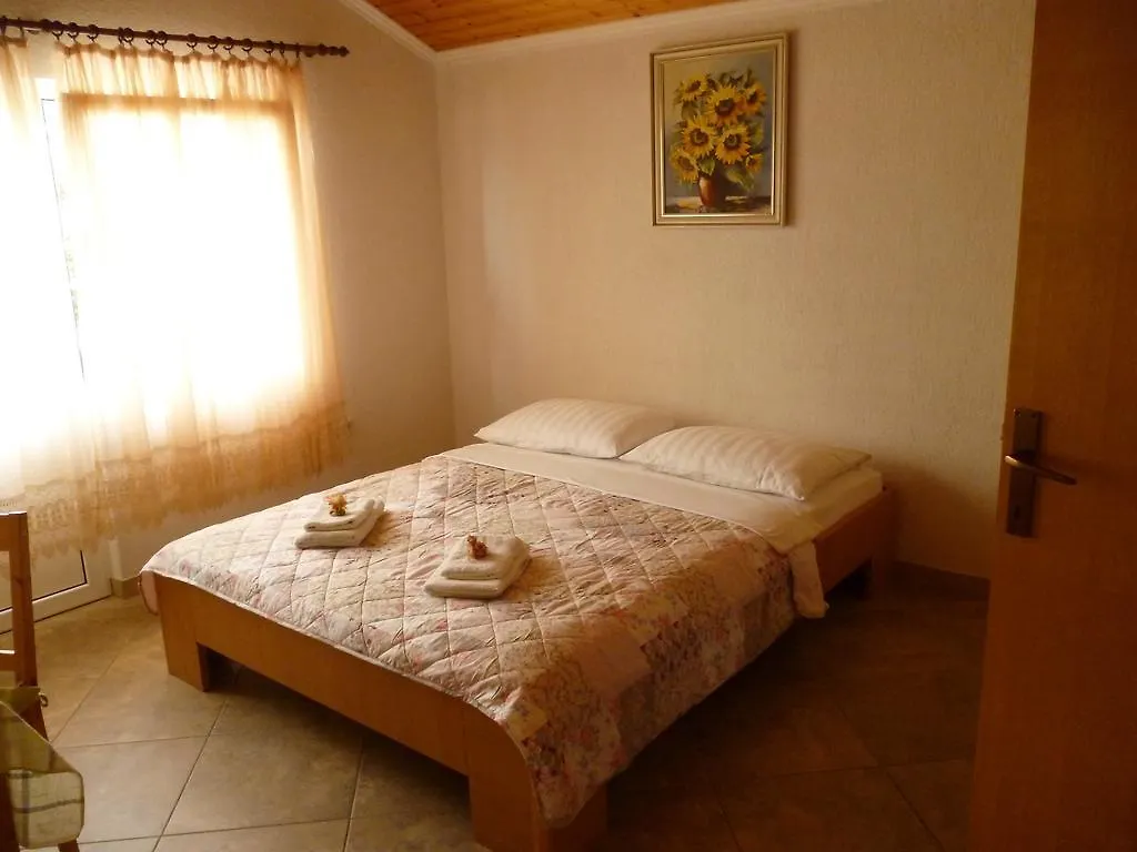 Studio Apartments Matos Seline 0*,