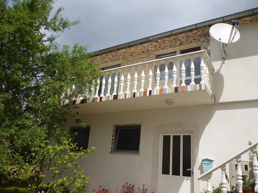 Studio Apartments Matos Seline 0*,