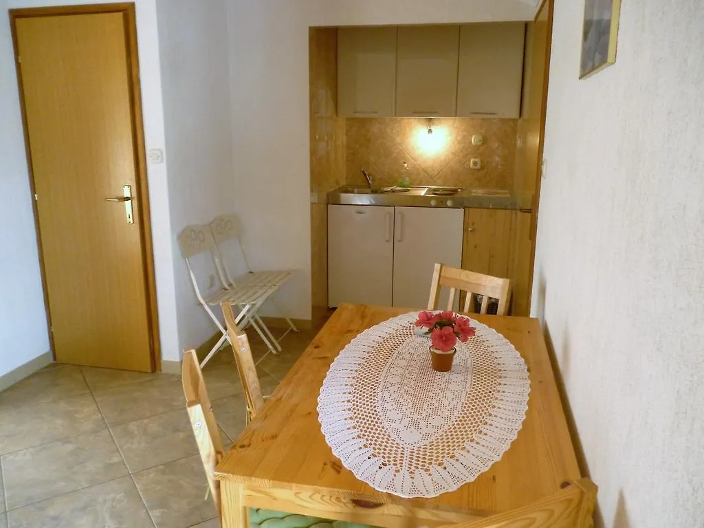 Studio Apartments Matos Seline Croatia